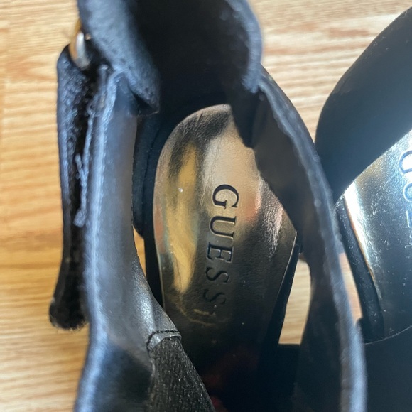 Guess women’s black peep toe heels size 7 - Picture 5 of 9